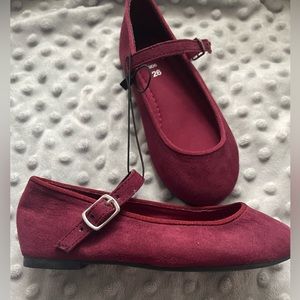 European size 26 . Equivalent to US size 9.5 Sfera kids velvet Mary Jane’s.